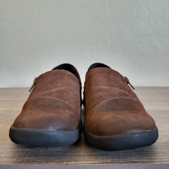 Clarks Cloudsteppers Sillian 2.0 Day Loafer Shoe Side Zip Brown Size Women's 5.5 - Picture 2 of 10